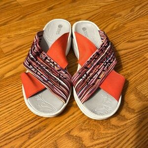 Bzees Women's Slip On Diamond Wedge Sandals Size 10 Wide Coral‎ Red Multicolored